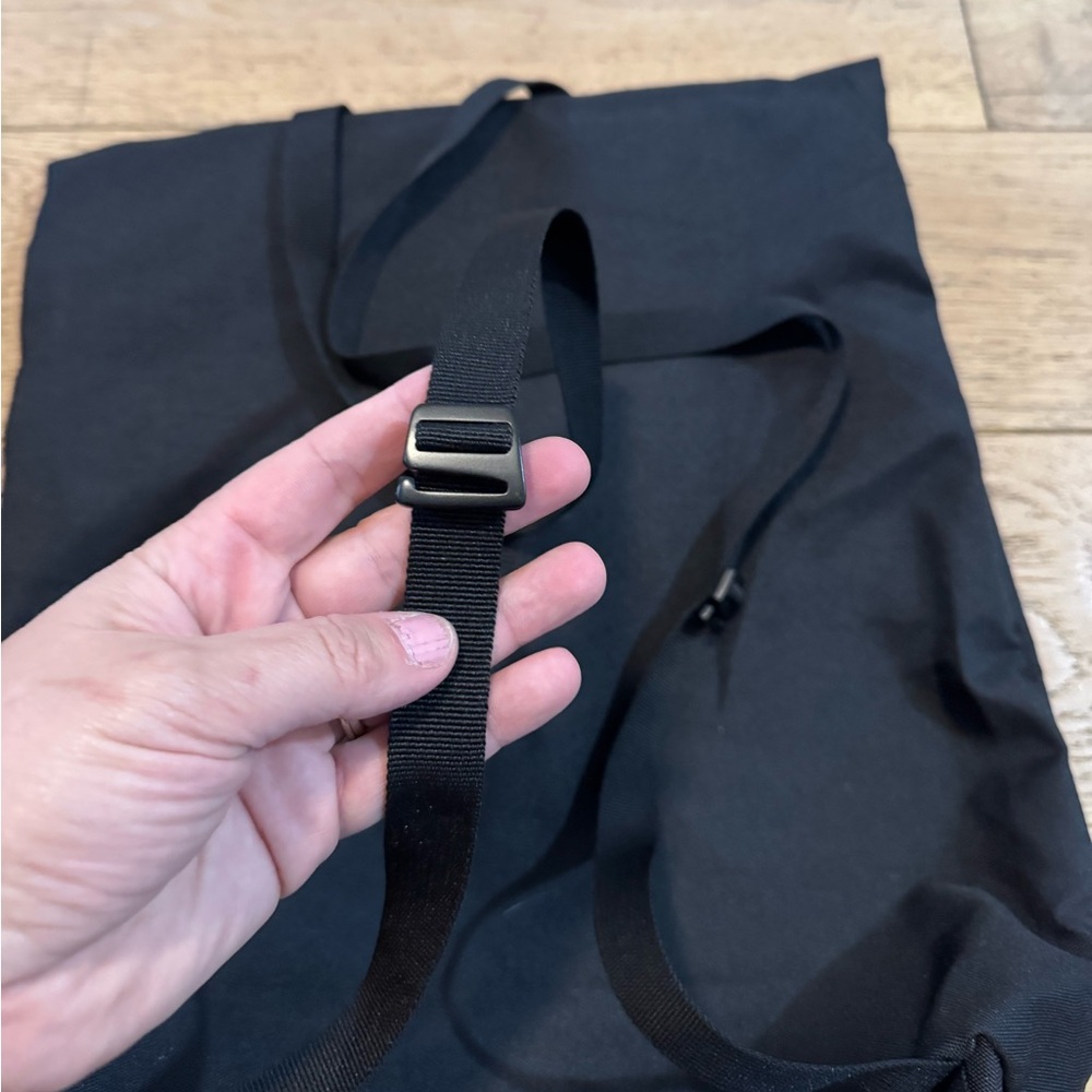 On Running Athletic Ambassador Black Backpack Bag Pack - Picture 6 of 9